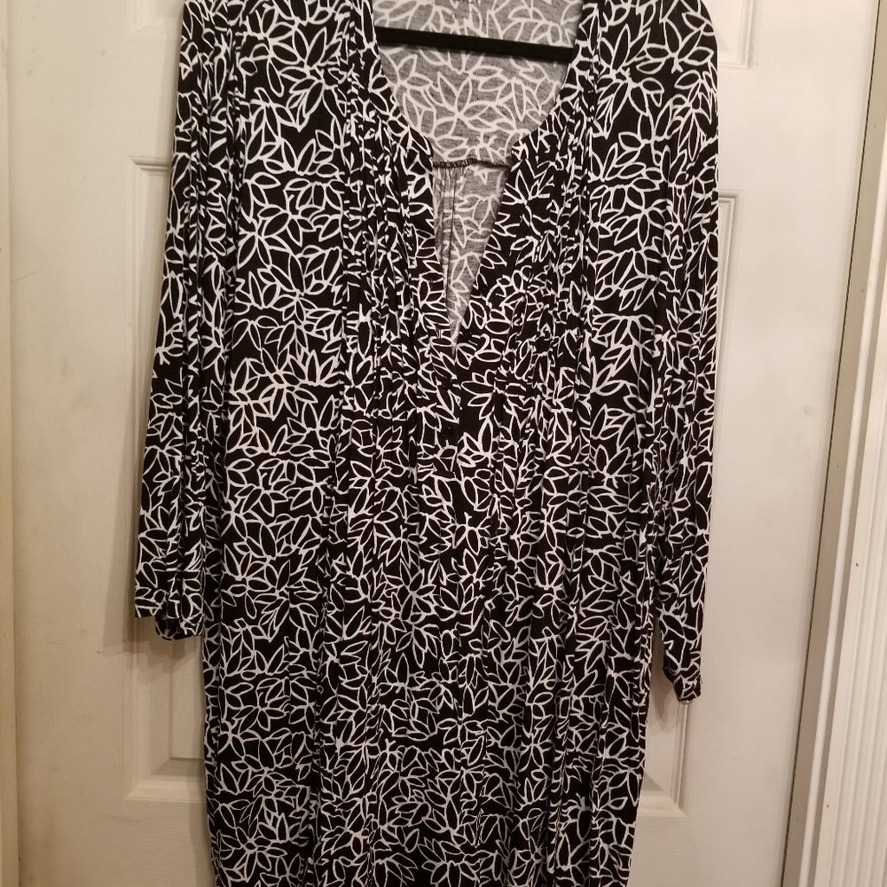Black and White 3/4 sleeve tunic blouse